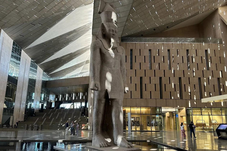 Hurghada: Viagem de um dia ao Cairo de avião, pirâmides, esfinge e museuEntrada para as Pirâmides de Gizé, a Esfinge e o Grande Museu Egípcio