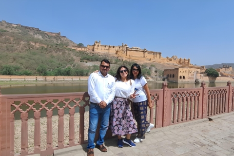 Jaipur Viaje Privado En Coche Desde DelhiCoche AC + Guía + Entrada al Monumento + Comida en 5 Estrellas