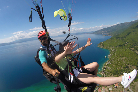 Parapente au lac d'Ohrid