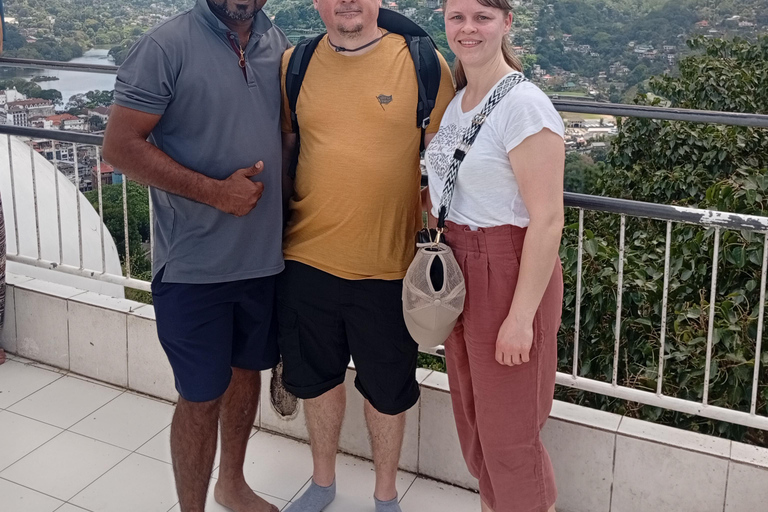 Kandy: Full-Day Tuk-Tuk Tour with Temples & Gardens by Local