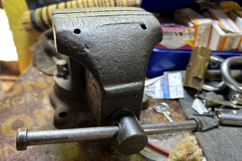 Kampala: Expert Spare Keys and Locks Making Class & Souvenir