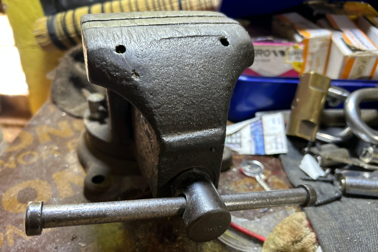 Kampala: Expert Spare Keys and Locks Making Class & Souvenir