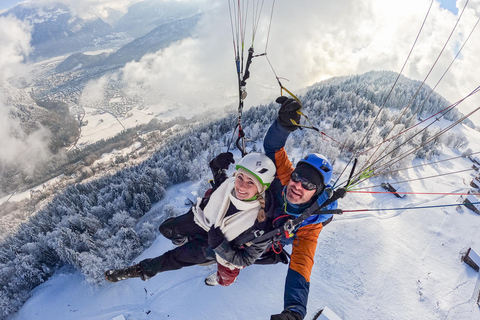 Interlaken: Tandem Paragliding Flug mit PilotInterlaken: Tandem-Gleitschirmflug mit Pilot