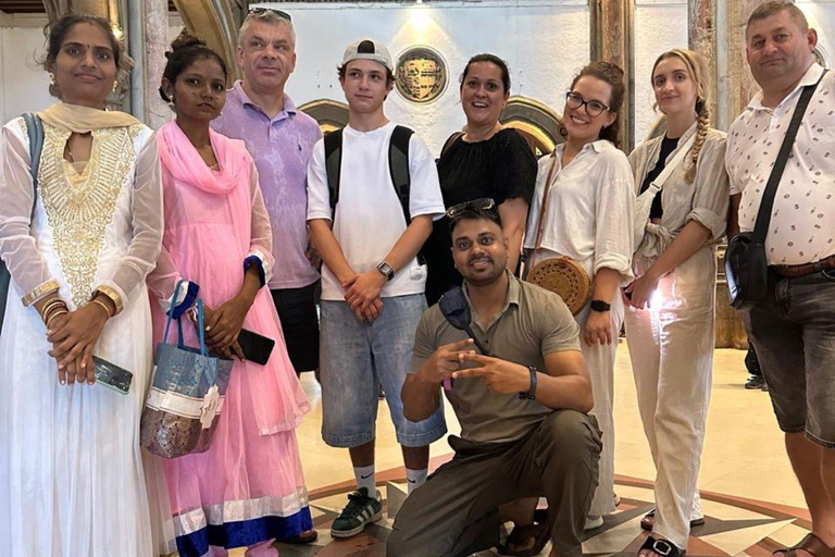 Mumbai: Elephanta Caves, Ferry Ride & Heritage Tour