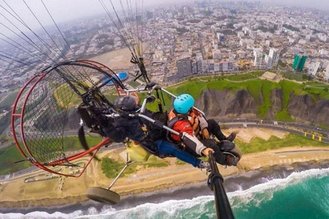 Motorschirmflug über die Südküste von Lima