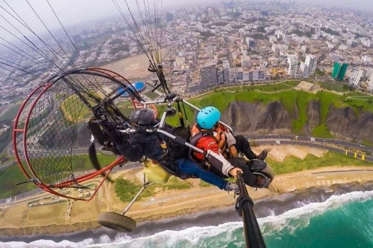 Motorschirmflug über die Südküste von Lima