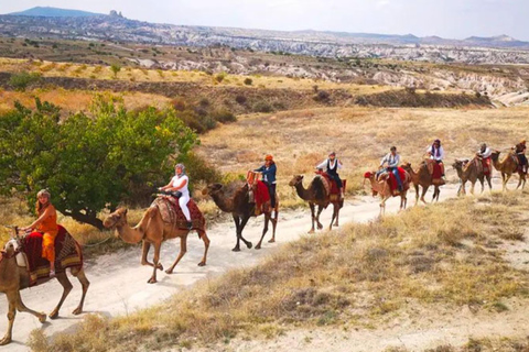 Desde Capadocia: Excursión de un día a camello al amanecer o al atardecer