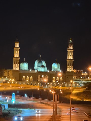 Salalah: Taqah Night Tour with Castle & Mosque Views