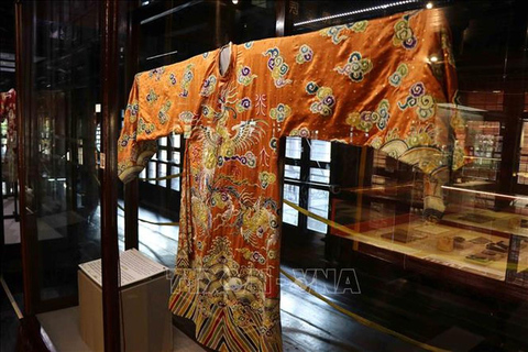 Hue Imperial City: An Dinh Palace, Citadel & Royal Dessert