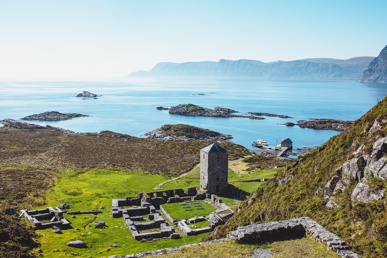 Måløy: Scenic boat tour with guided stop on Selja Monastery