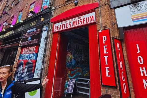 Liverpool: Private Beatles Taxi Tour with Guided Walk Finale