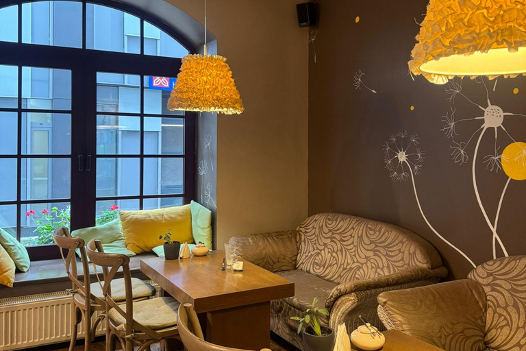 Riga: Old Town Tour with Latvian Wine and Cheese Tasting