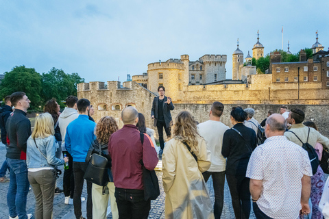 Londra: Passeggiata dei fantasmi e giro in barca sul TamigiPasseggiata con i fantasmi e giro in barca sul Tamigi in inglese