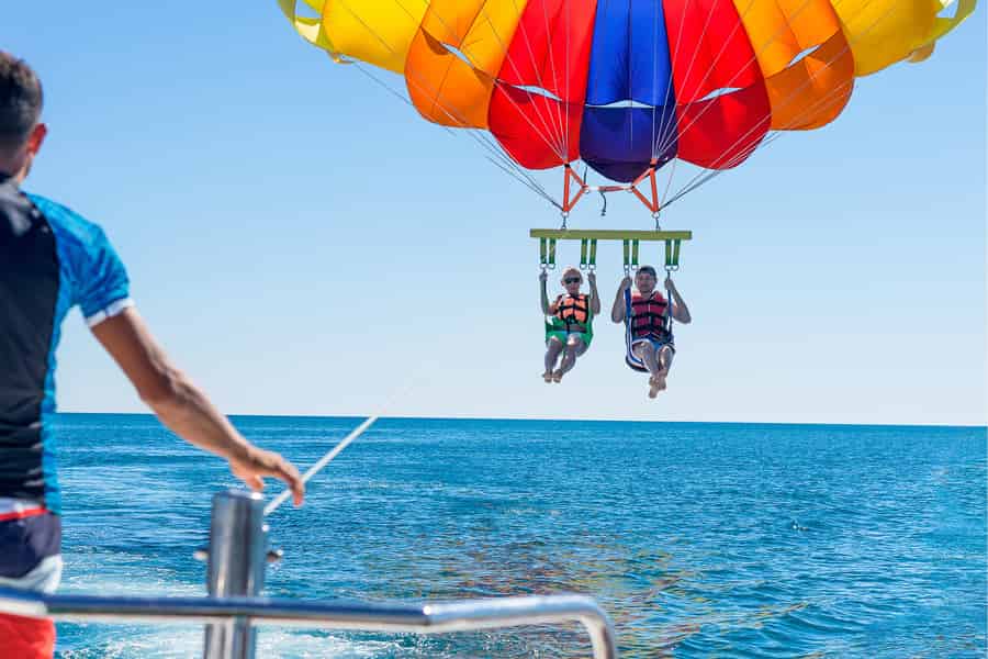 Hurghada: Parasailing-Abenteuer auf dem Roten Meer. Foto: GetYourGuide