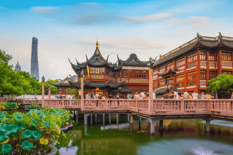 Private sightseeing tour of historic Shanghai with Spanish-speaking tour guide