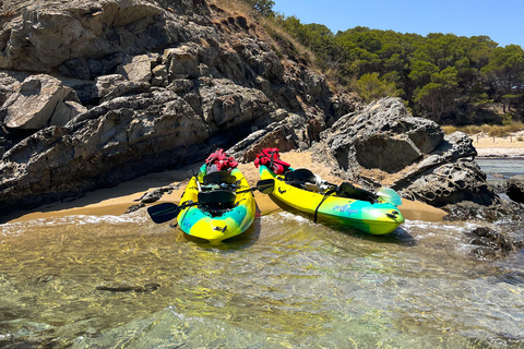 Menorca: Guided kayak tour of Mongofre and Addaia Bay