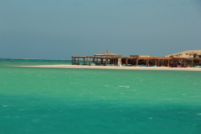 Hurghada : excursion en yacht avec plongée, activités nautiques et déjeunerDepuis Hurghada