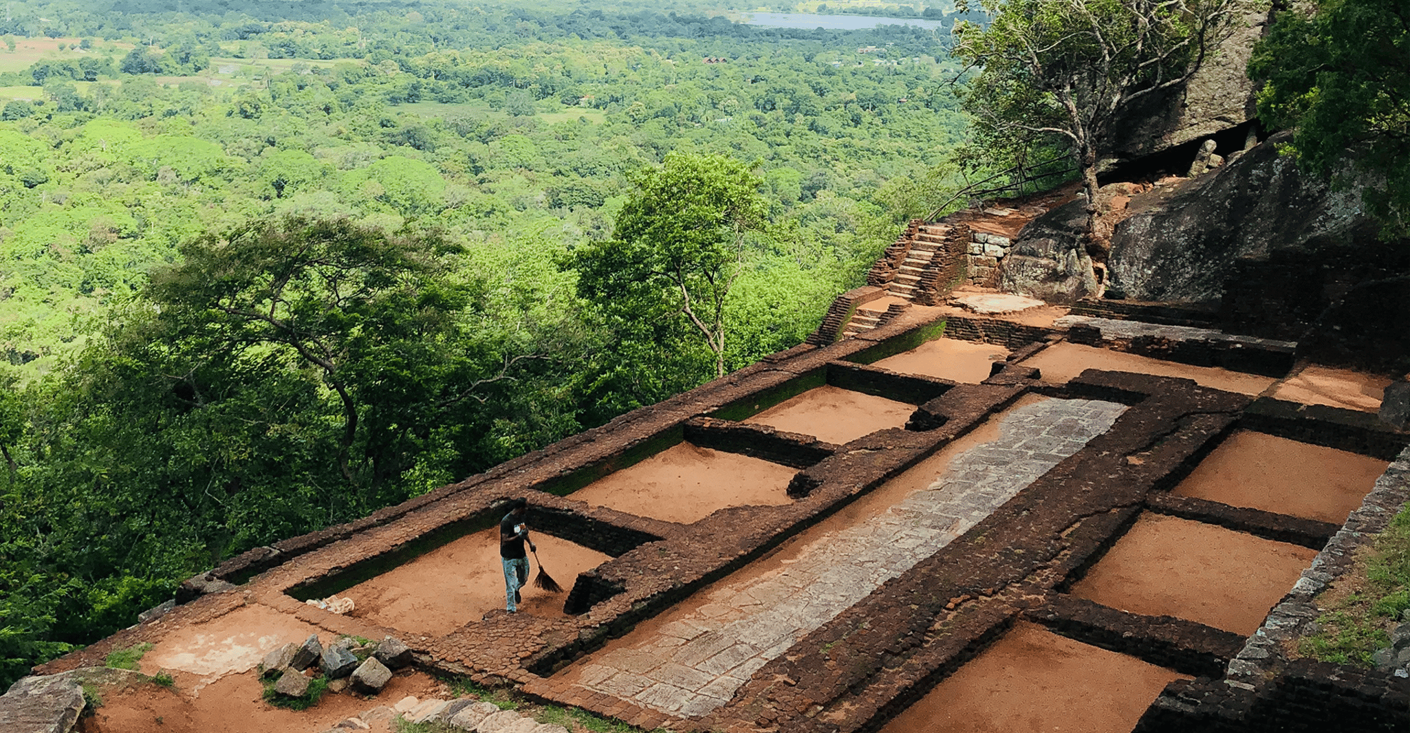 Sigiriya Lion Rock & Evening Safari Tour Privet día completo - Hizvo