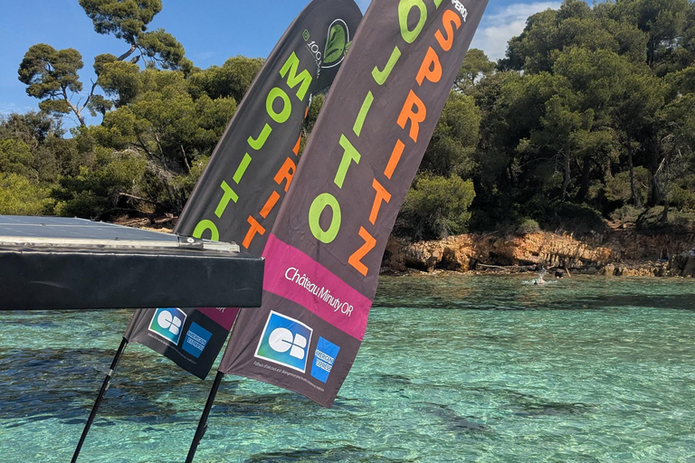 在戛纳乘坐私人游艇欣赏勒里恩群岛的日落在戛纳乘坐私人船只欣赏勒兰群岛的日落