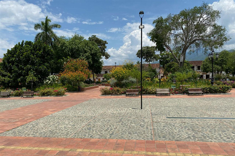 Medellín: tour coloniale di un'intera giornata con guidaMedellin: tour coloniale di un'intera giornata con guida