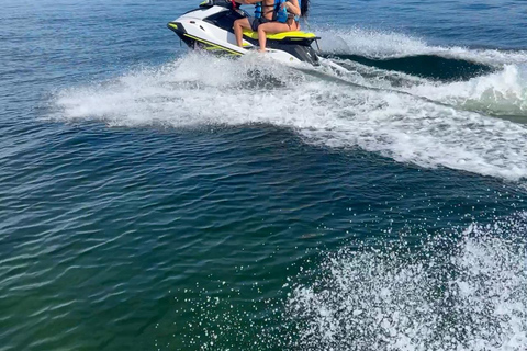 Miami Beach: Vattenskoteruthyrning med inkluderad båttur60-minuters jetski: Extra $ 100 / jetski betalas vid incheckningen