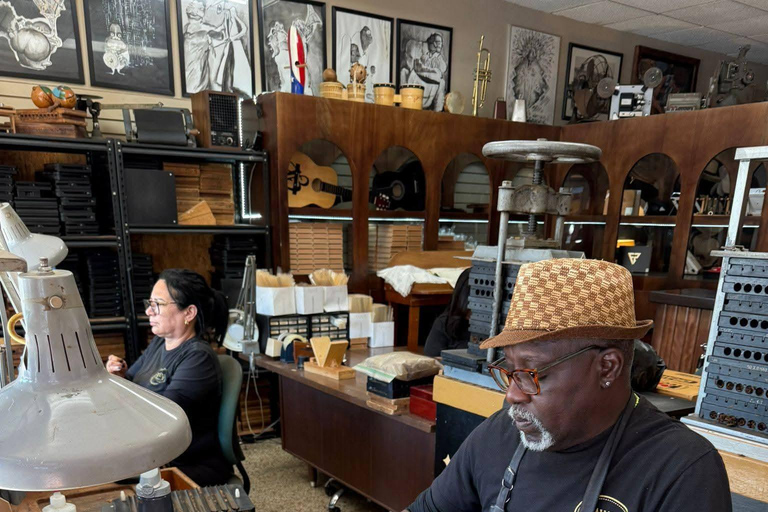 Miami: Little Havana Tour in French for Small Groups (Max. 10 People)