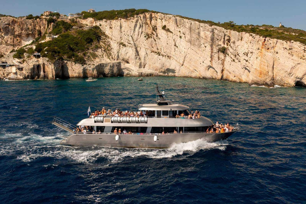 Gita in barca di lusso all'isola di Symi con bagno a San Giorgio