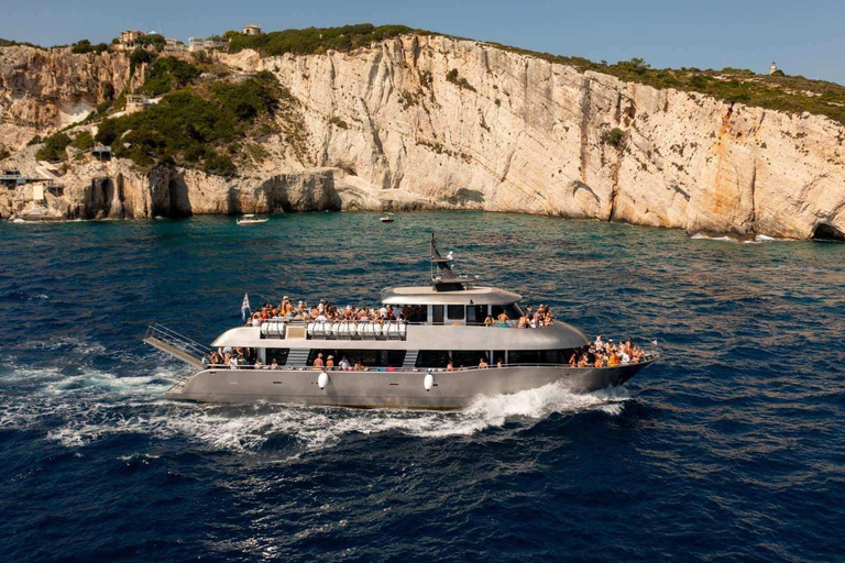 Gita in barca di lusso all&#039;isola di Symi con bagno a San GiorgioBiglietti per la barca e trasferimento da Theologos, Kolymbia e Afandou