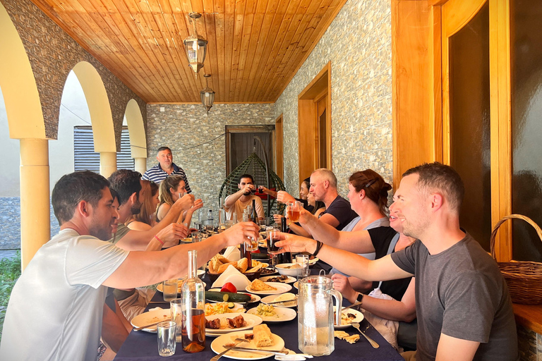 تبليسي: رحلة ليوم واحد إلى كاخيتي مع غداء عائلي وتذوق النبيذ