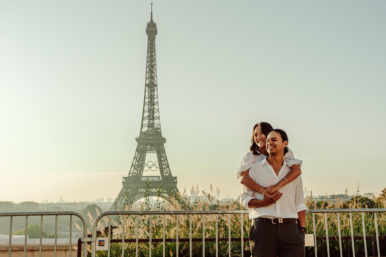Paris: Eiffel Tower Street Photoshoot Paris: Eiffel Tower 15m Photoshoot - 5 Photos