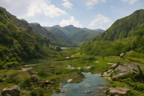 From Jeddah: Salalah 4-Day Hiking Trip with Hotel & Meals