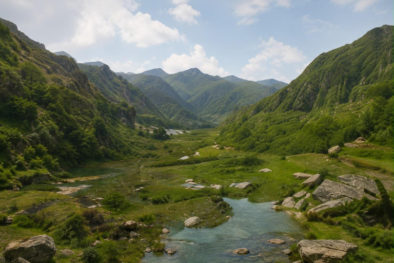 From Jeddah: Salalah 4-Day Hiking Trip with Hotel & Meals