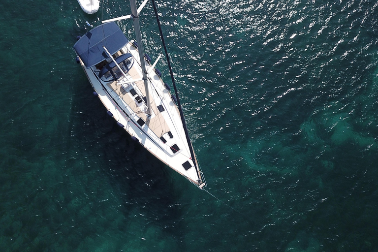 6 heures de visite des îles de Delos et de Rhénia en voilier