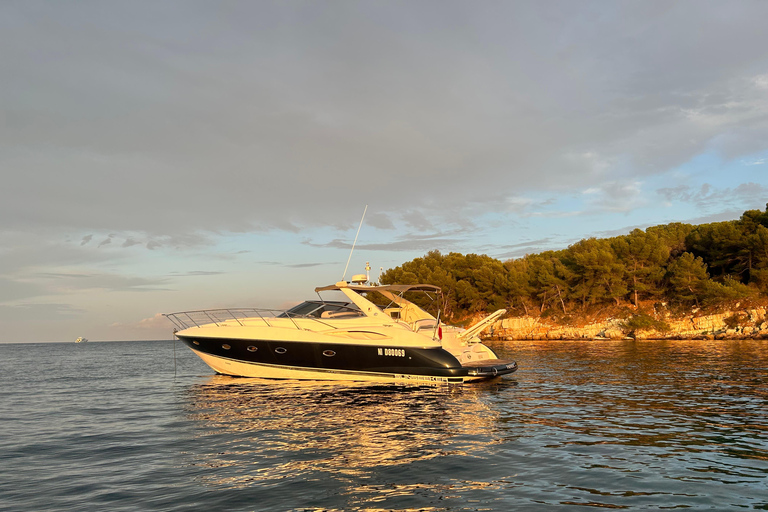 Cannes: Discover the French Riviera by Private Boat Cannes: Discover the French Riviera by private boat