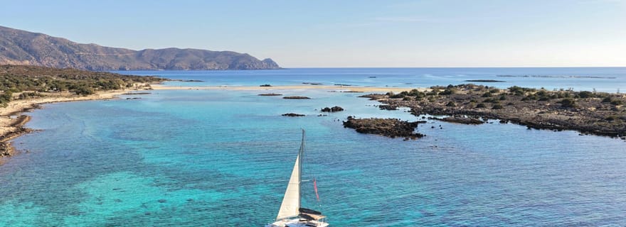Catamaran à Elafonisi au coucher du soleil : snorkeling, paddle et repas sain