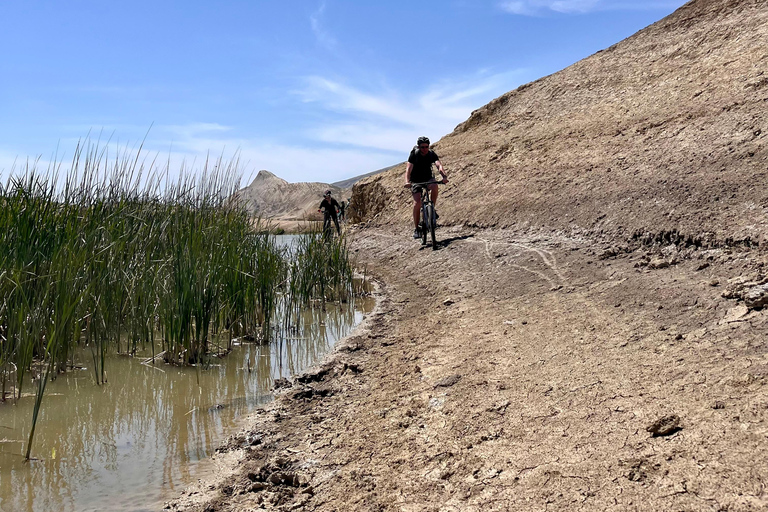 Baku: tour in mountain bike a Gobustan - vulcano di fango TogayayBaku: Tour in mountain bike sul Gobustan - Vulcano di fango di Togayay