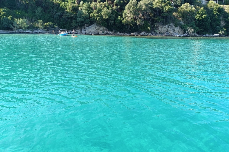Korfu: Prywatny rejs łodzią z napojami i nurkowaniemKorfu: Prywatny rejs statkiem z napojami i snorkelingiem