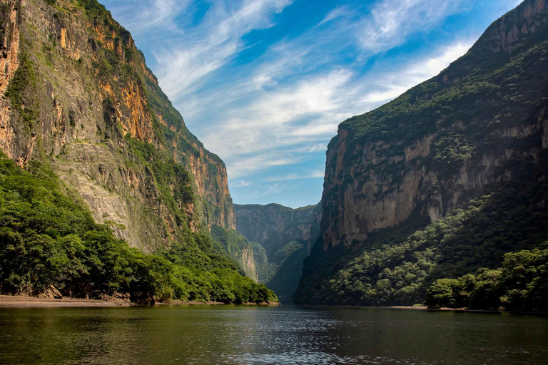 5-day, 4-night "Unforgettable Chiapas" tour (Tuxtla - Villahermosa). 5-day, 4-night "Unforgettable Chiapas" tour (double occupancy).