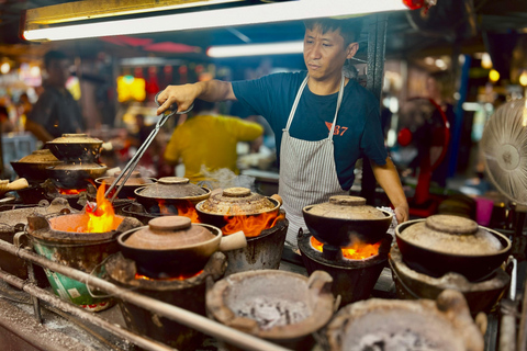 Kuala Lumpur: Chinatown & Centre Food Tour with 12 Tastings Kuala Lumpur: Food Tour with 12 Tastings & Drinks Upgrade