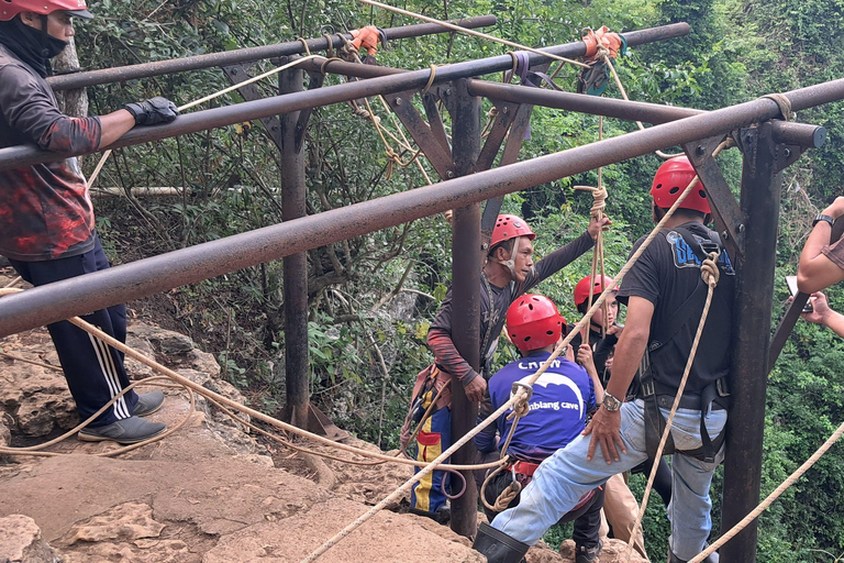 Yogyakarta: Caverna de Jomblang e Praia de Timang