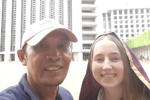 Jakarta: Guided City Tour by Tuk Tuk, Train, and Boat