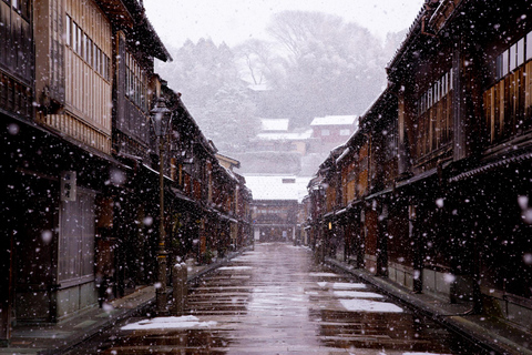 Kanazawa: Japanese Kimono Rental near Higashi Chaya District