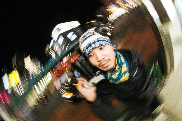 Tokyo: Shinjuku Neon Night Photo Tour