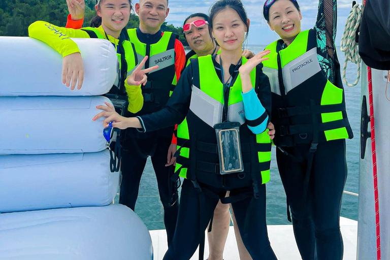 Da Nang: Discover Son Tra Bay on Luxury Sailing Catamaran 2-Hour Luxury Catamaran Scenic Cruise with Drink & Transfer