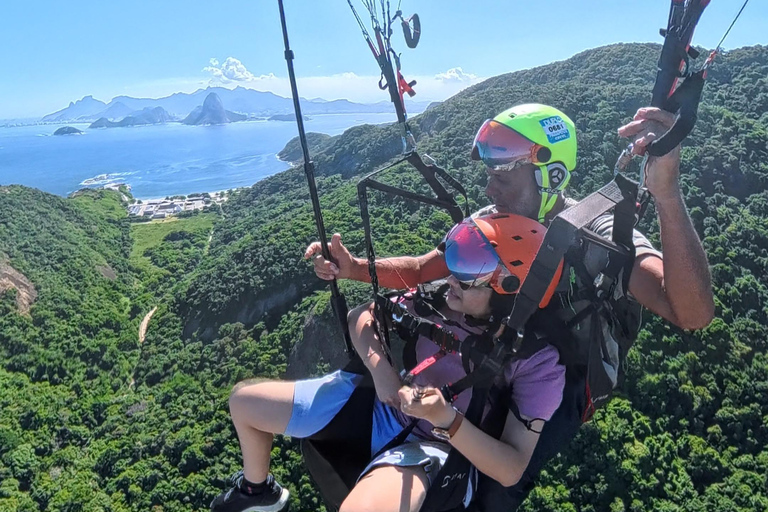 Niterói: Tandem Paragliding Flight with Luciano Miranda – No prior training required. Niterói: Tandem Paragliding Flight with Luciano Miranda – No Training Required