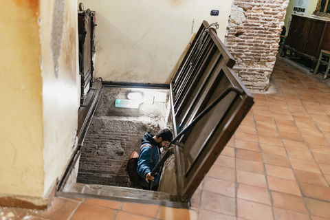 Nápoles: entrada a la zona subterránea y tour guiadoTour guiado en italiano