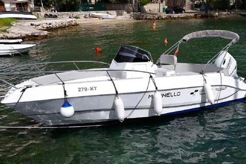 Kotor: Exclusiva excursión nocturna en barco de 2 horas por la bahía de Boka
