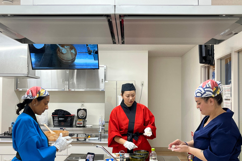 Naha Makishi Public Market : Sushi making experience English guided guide