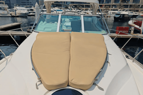 Dubai privat yachttur på 40ft JulianaDubai: 4-timmars privat mini-yacht-tur och simning