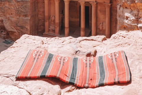 Ammán: Excursión de 2 días a Petra, Wadi Rum y Mar Muerto